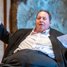 Mezi slavné postižené Parkinsonem patří také německý herec Ottfried Fischer (70), představitel policisty Benna Berghammera v seriálu Big Ben.