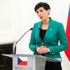 Markéta Pekarová Adamová si útoky od Okamury nenechá líbit.