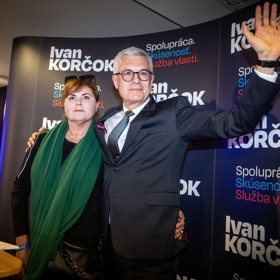 Ivan Korčok je Pellegriniho protikandidát. Na snímku je se svou ženou.