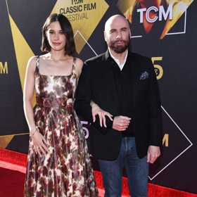 John Travolta vyvedl svou dceru Ellu Bleu.