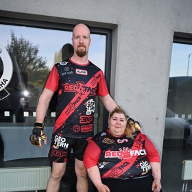 Droběna s dalším ze zápasníků.