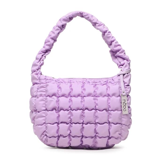 Větší a plastické tvary zdobí mnohdy i madlo kabelky.(Nobo, 909 Kč)