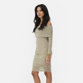 Vrstvené šaty s odhalenými rameny, Primark, 470 Kč.