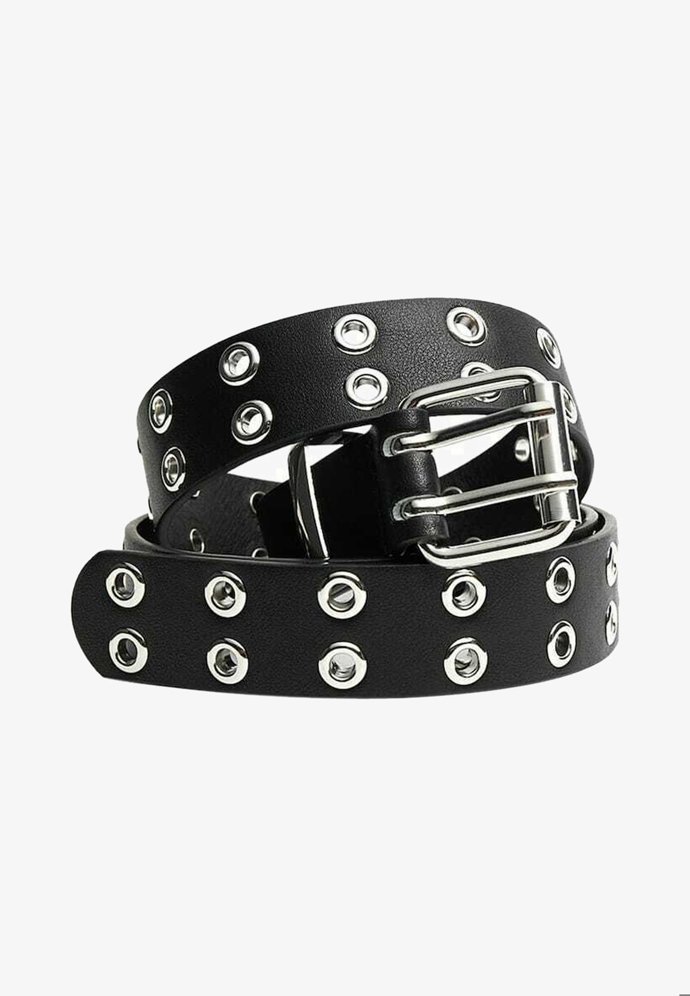 Bez výrazných doplňků nebude váš grunge outfit kompletní. (Stradivarius, 299 Kč)