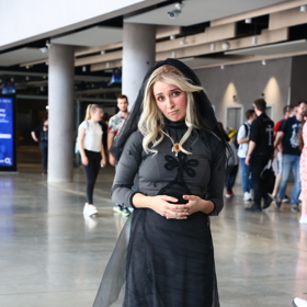 Helenka Vondráčková ve své typické roli Šíleně smutné princezny.