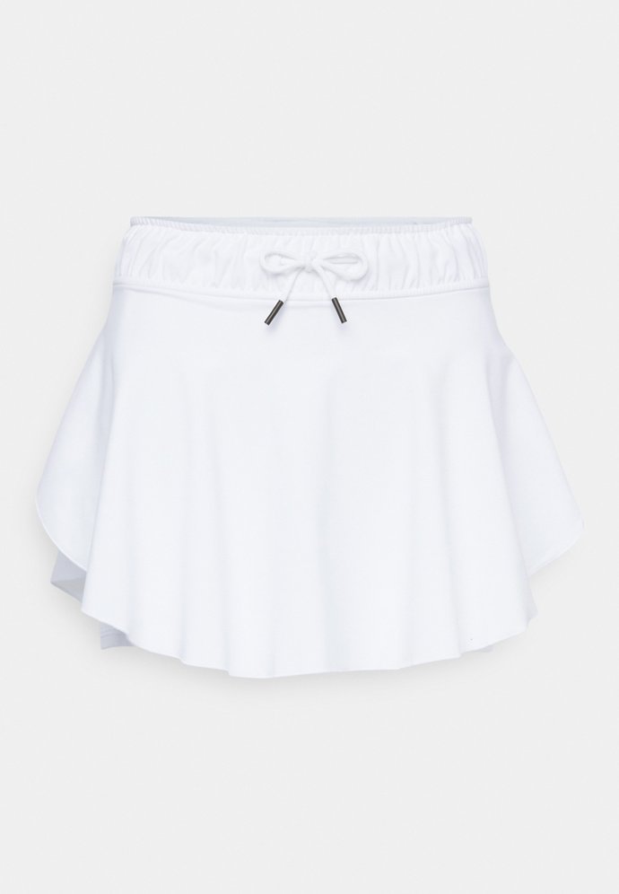 Sportovní sukýnka s podšitými šortkami. (Under Armour, 1 290 Kč)