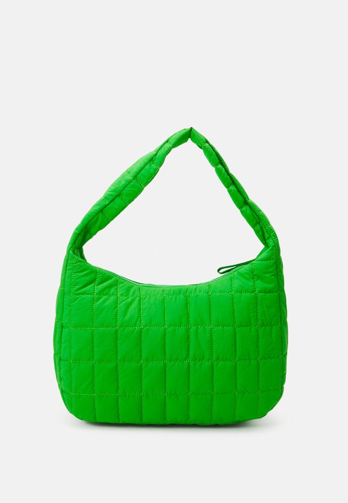 Větší kabelka přes rameno, Even&Odd, 520 Kč.