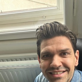 Petr Vojnar se svým druhým synem Tobiasem Cristopherem.