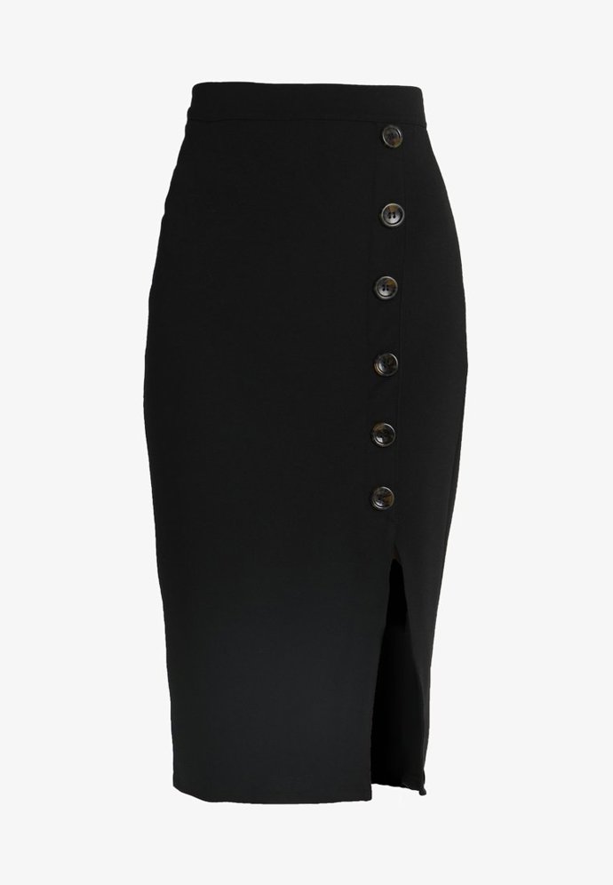 Knoflíková lišta může být asymetricky odsunuta od středu, opticky prodlužuje nohy stejně dobře, jako ta klasická. (Wal G., 990 Kč)