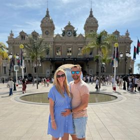 Petra Kvitová ještě s bříškem se svým manželem v Monacu.