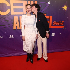 Bára Poláková na Anděly dorazila s hercem a zpěvákem Janem Cinou.