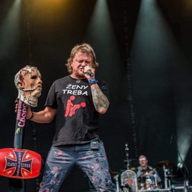 Vilém Čok říká, že muzikant nesmí ustrnout na starých hitech, ale neustále skládat novinky.