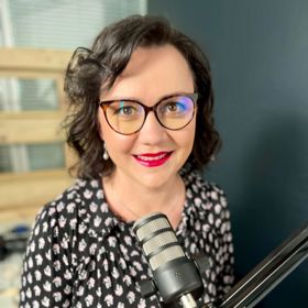 Šéfredaktorka Lifee Markéta Behinová doporučuje čtenářkám hned dva ozkoušené odstíny. Tím prvním je luxusní rtěnka od značky YSL. 