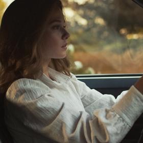 Herečka Cailee Spaeny musela ztvárnit Priscillu v několika fázích života.