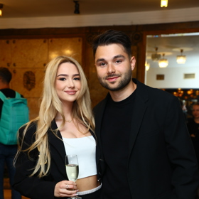 Adam Kajumi s jeho bývalou přítelkyní Nelou. 