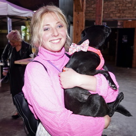 Anička Slováčková říká, že na začátku byla jen velká růžová mašle a třetinové štěňátko. 