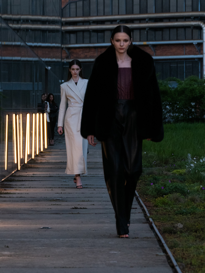 Farah Kimia představila na multižánrovém fest1valu ve fashion sekci UNOS svou novou premiérovou kolekci.