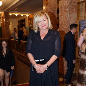 Politička Alena Schillerová přiznává, že miluje černou barvu.