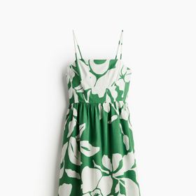 Nesmí vám uniknout ani lněné kousky obohacené o nápadné a výrazné vzory. (Šaty, H&M, 719 Kč)