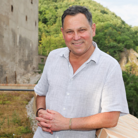 Zpěvák Pavel Vítek se stal oběti podvodníka, který se za něj vydává na sociálních sítích.