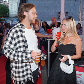 S půvabnou Rebeccou se David Pastrňák seznámil ve Švédsku na samém počátku své kariéry. 