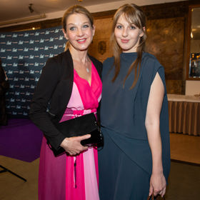 Herečka Sabina Laurinová přišla v doprovodu dcery Valentýny na nedávnou premiéru závěrečné řady minisérie Iveta.