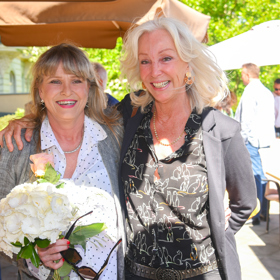 Chantal Poullain se svou francouzskou sestrou Beatrice, která osobně navštívila křest její knihy.