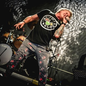 Vilém Čok i po šedesátce řádí na koncertních pódiích.