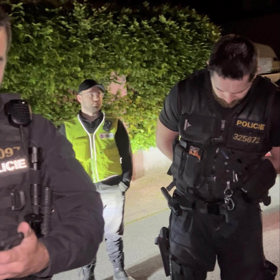 Situace před incidentem. Paulat tvrdí, že doteď netuší, proč na místo přijela policie.
