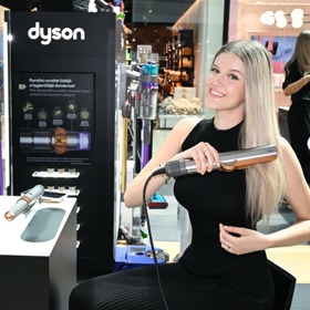 ... ale vyzkoušely i žehlení  samy na sobě.