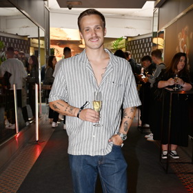 Martin Carev ukázal knírek.