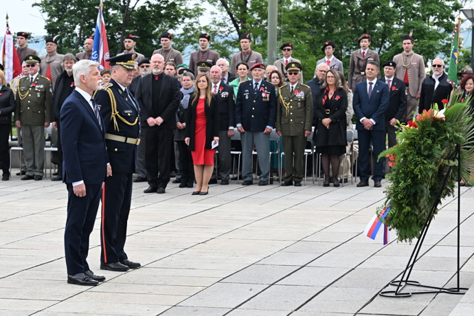 Nejvyšší představitelé státu v čele s prezidentem Petrem Pavlem se zúčastnili pietního aktu u Národního památníku na pražském Vítkově.