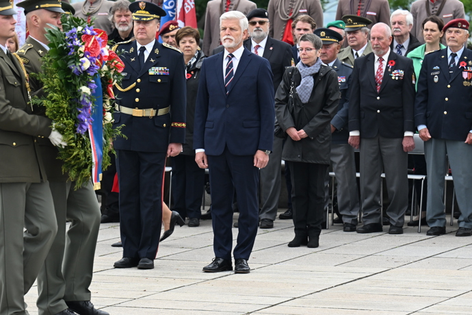 Nejvyšší představitelé státu v čele s prezidentem Petrem Pavlem se zúčastnili pietního aktu u Národního památníku na pražském Vítkově.