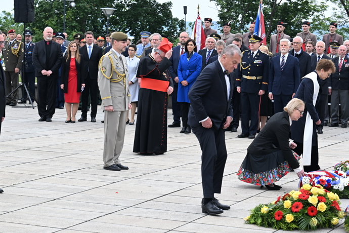 Pietního aktu na Vítkově se zúčastnila také ministryně obrany Jana Černochová, pražský primátor Bohuslav Svoboda a náčelník generálního štábu Karel Řehka.