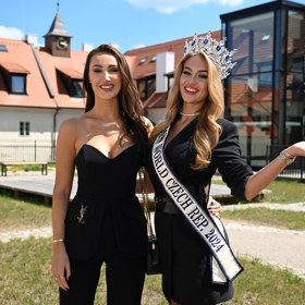 U předávání bytu nesměla chybět ani prezidentka Miss Czech Republic Taťána Makarenko. 