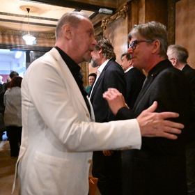 Štefan Margita se baví s Jiřím Strachem.