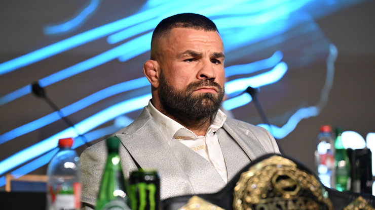 Karlos Vémola na dně. Zatčení ho zlomilo, během popisování zátahu se rozplakal