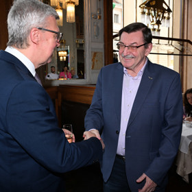 Karel Havlíček bude muset setkání zvládnout sám. 