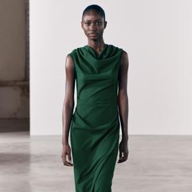 Můžete zvolit i tmavší zelenou. Zara, 1 999 Kč