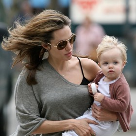 Shiloh Jolie-Pitt se Angelině Jolie a Bradu Pittovi narodila roku 2006 v Namibii. Šlo o jejich prvního biologického potomka. Herečka se těhotenství dlouho bránila, podle šuškandy nechtěla vlastní děti proto, aby nezdědily její divoké geny.