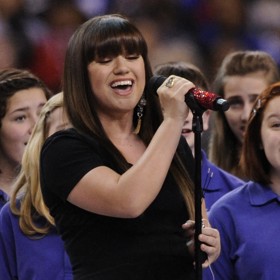 Pro zpěvačku Kelly Clarkson byl Brandon Blackstock láskou na první pohled. Tak moc jí záleželo, aby ho dostala, že při vystoupení na Super Bowlu v roce 2012 zpívala americkou hymnu jen pro něj.