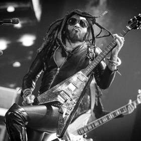 Muzikant Lenny Kravitz slaví 26. května 60. narozeniny.