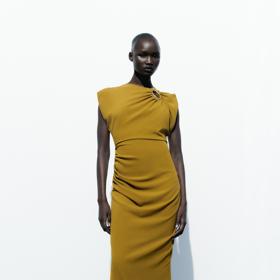 Jemné odstíny jsou jistější volbou. Zara, 1 199 Kč