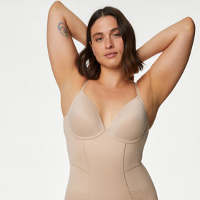 Silně zpevňující tvarující body, Marks&Spencer, 1 399 Kč