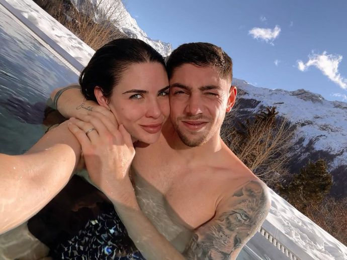 Federico Valverde s partnerkou Mino Bonino. 