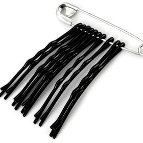 Na vytvoření účesu vám nesmí chybět sponky. Vyberte je v barvě vlasů. Sponky do vlasů, Stoklasa, 68 Kč