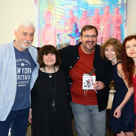 Herečka Uršula Kluková pokřtila knihu svého kolegy Šimona Pečenky.