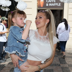 Lela Ceterová se svou dcerou Lili. 