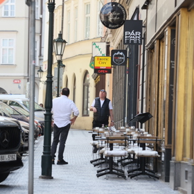 Francouzský herec Gerard Depardieu v centru Prahy.