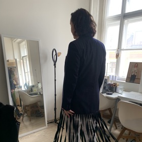 Model s dlouhými třásněmi nám učaroval, postupně si jej musely vyzkoušet všechny členky redakce.